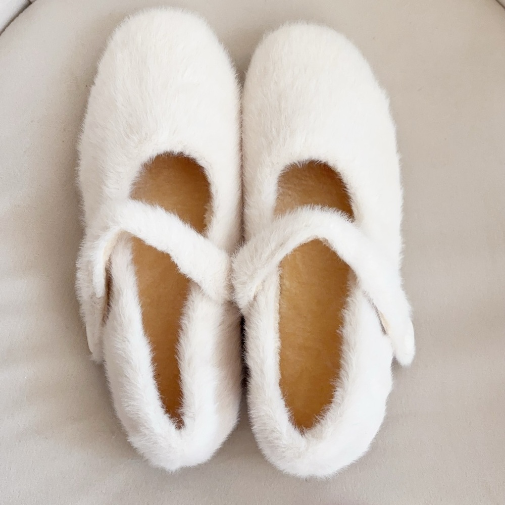 Women’s Faux Fur Mary Jane Slippers – White – Size 6 – Never Worn